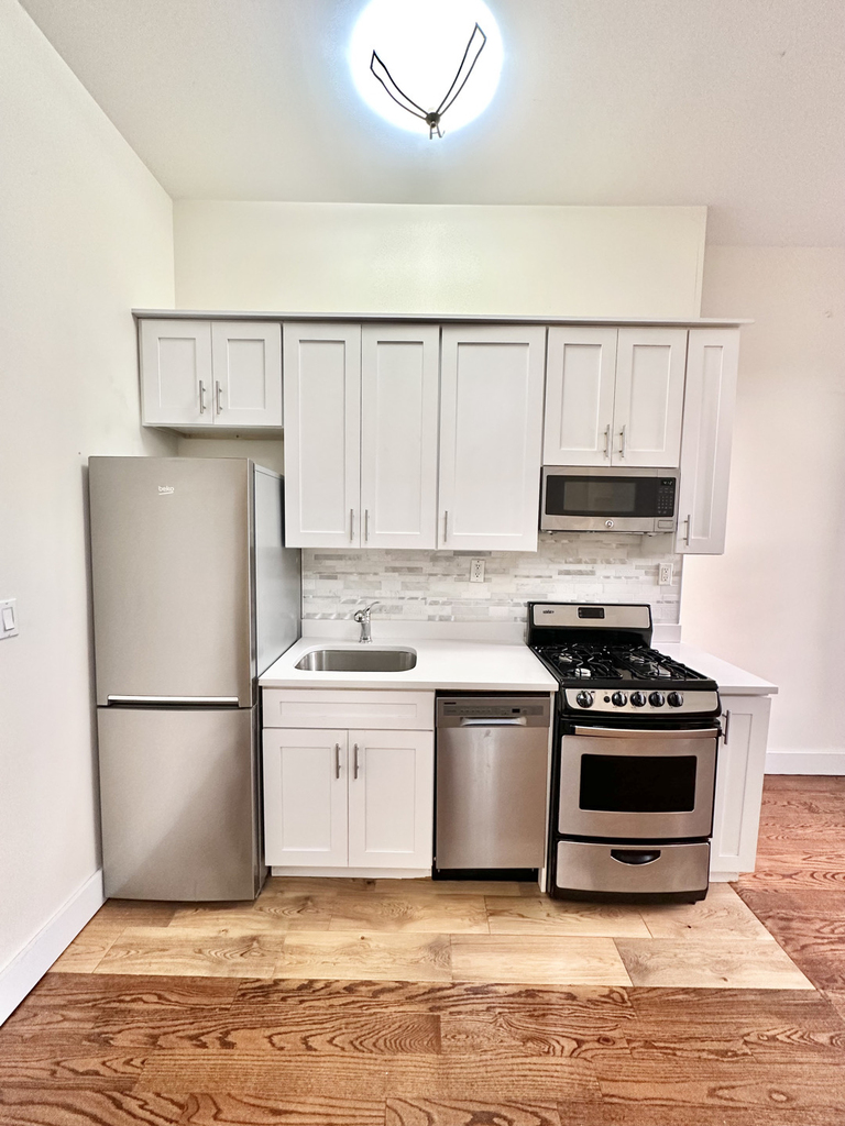 West 78th Street - Photo 8