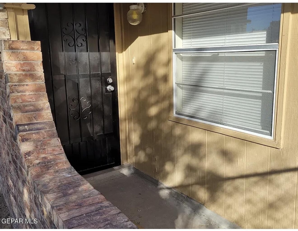 910 Destello Road - Photo 0