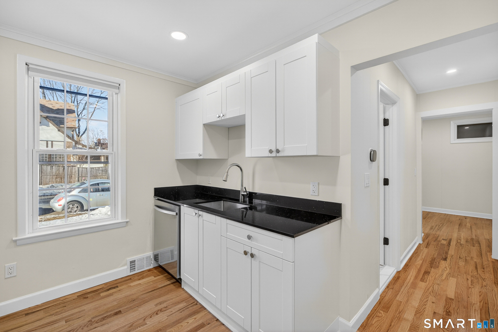 195 Laurel Place - Photo 2