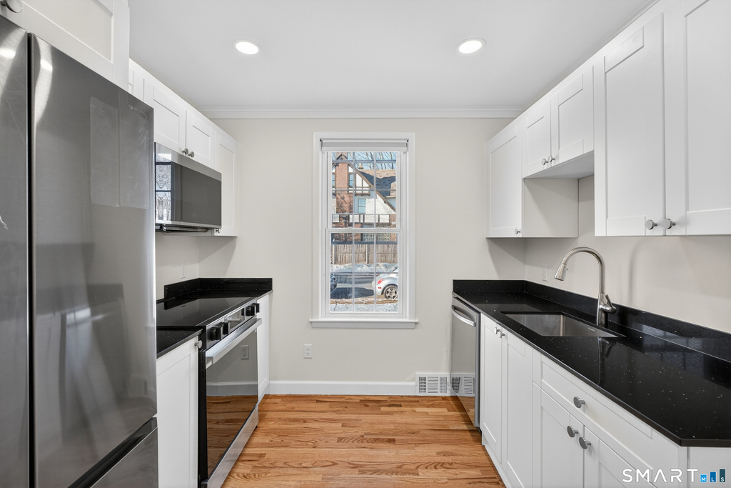 195 Laurel Place - Photo 1