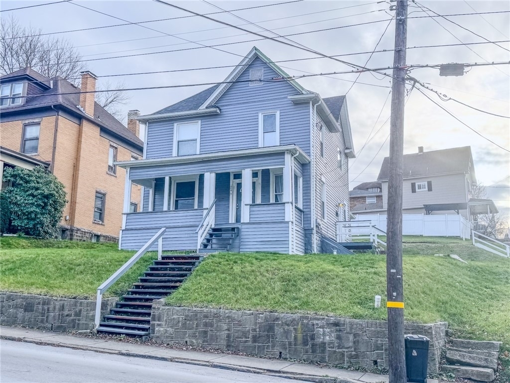 604 Center Ave - Photo 1