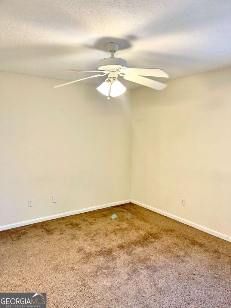 409 Lawnwood Court - Photo 4