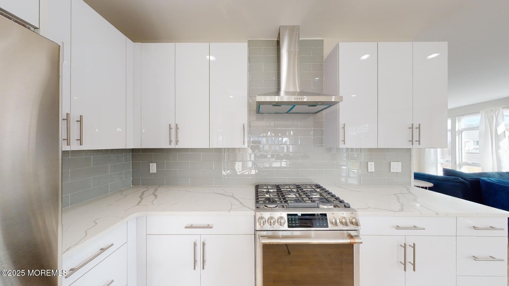 1 Howland Avenue - Photo 5