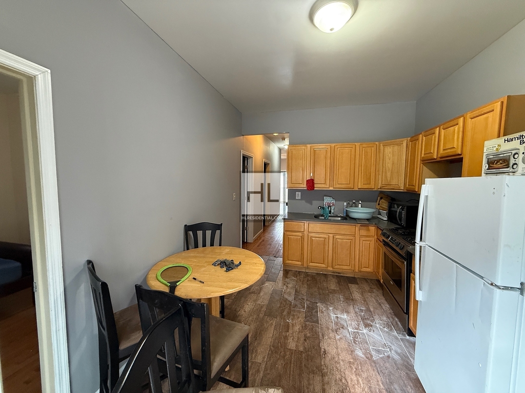 Benziger Avenue - Photo 1