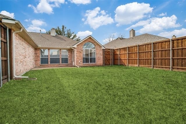 10810 Camelot Drive - Photo 11