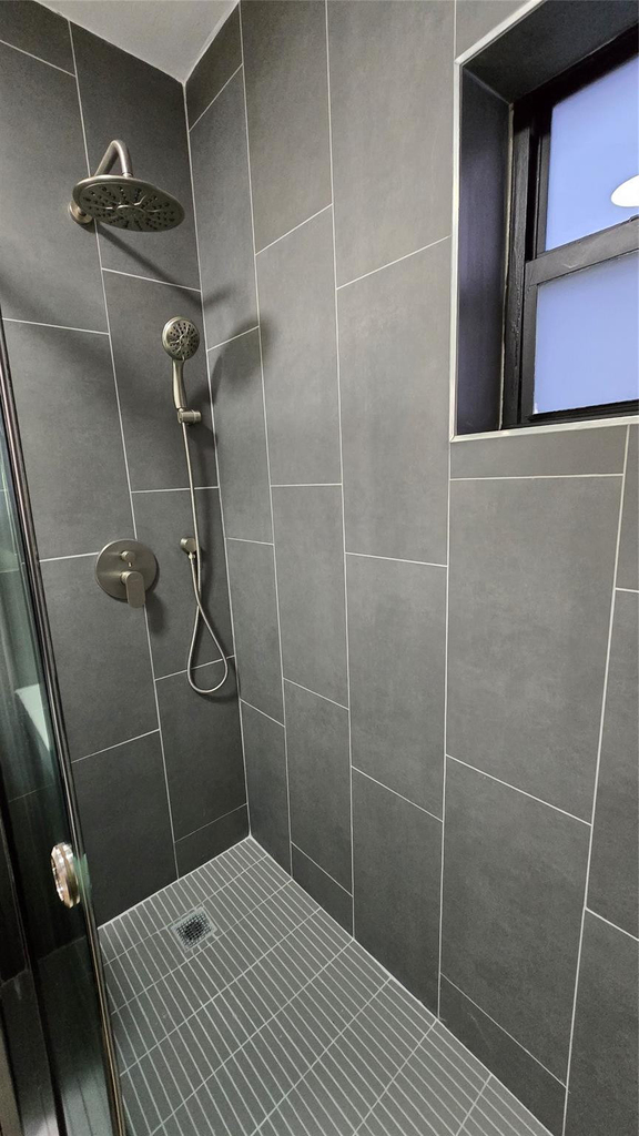 360 Nw 8th Street - Photo 5