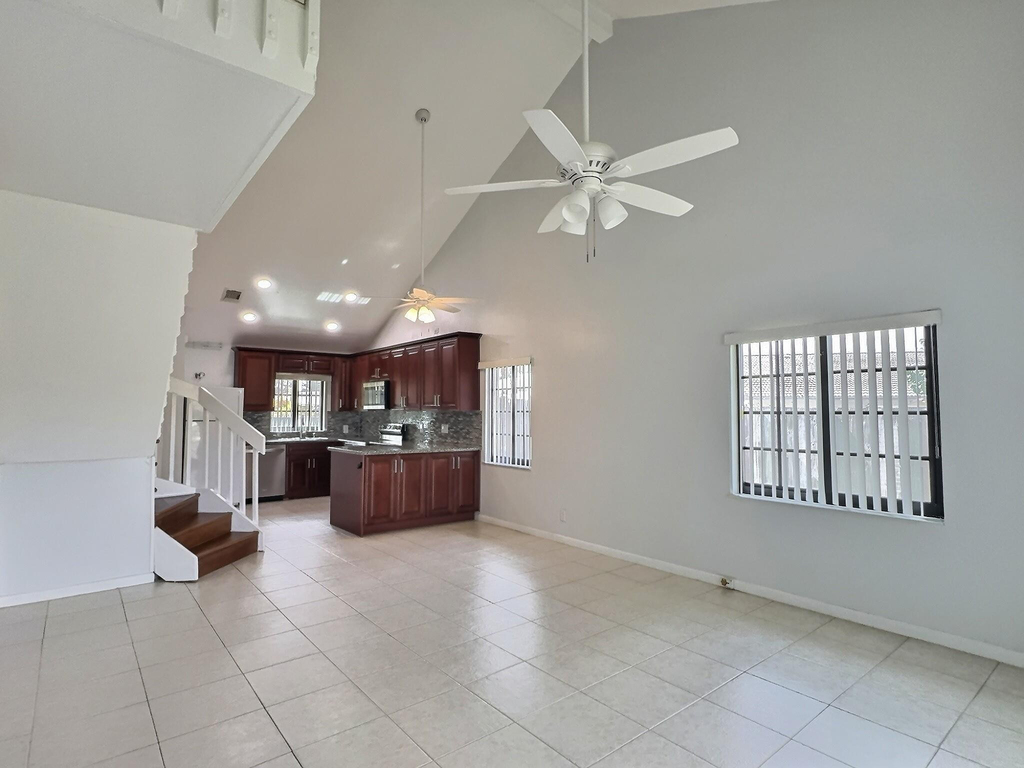 2652 Riverside Drive - Photo 6