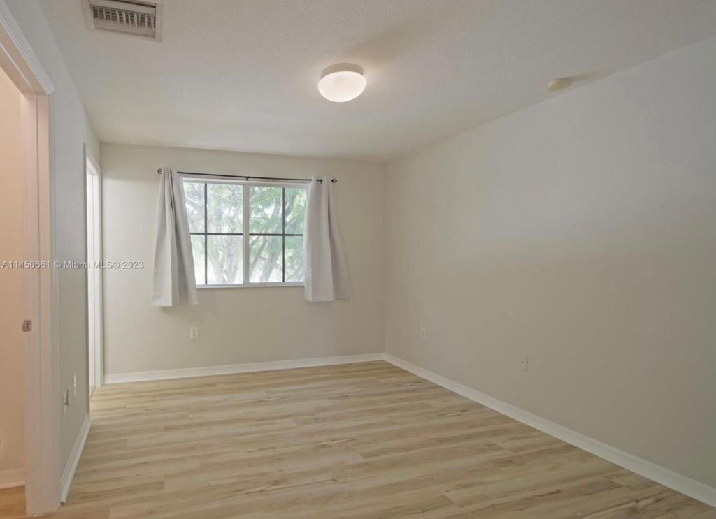 6030 Sw 19th Place - Photo 4