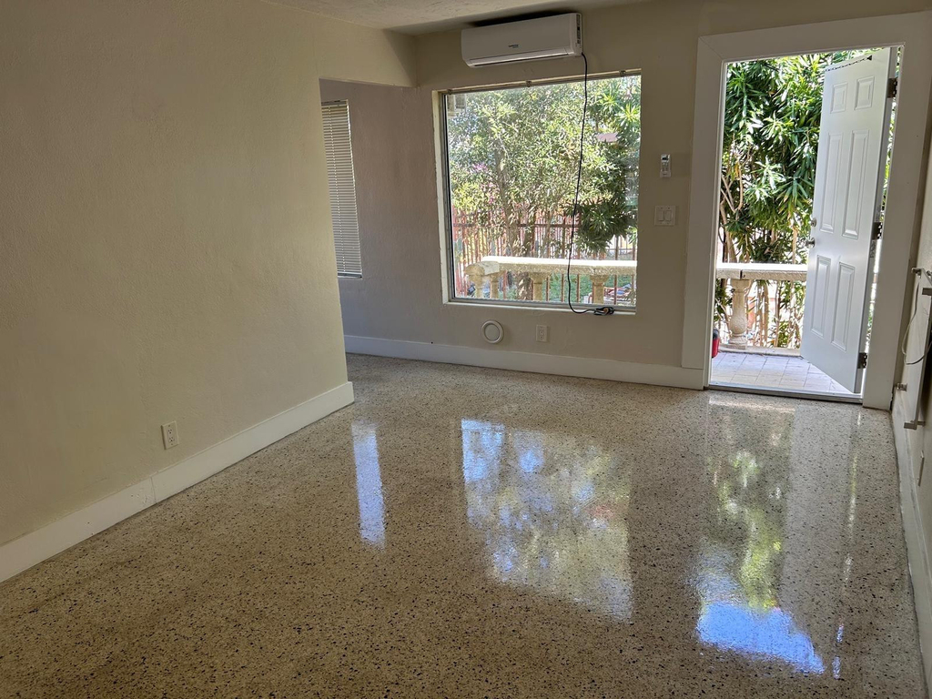 709 8th Street - Photo 3
