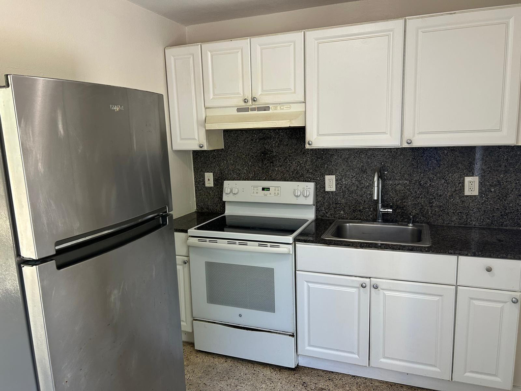 709 8th Street - Photo 2