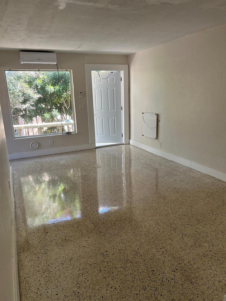 709 8th Street - Photo 4
