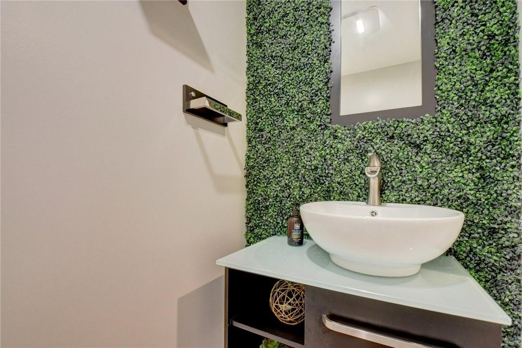 246 Avenue L - Photo 23
