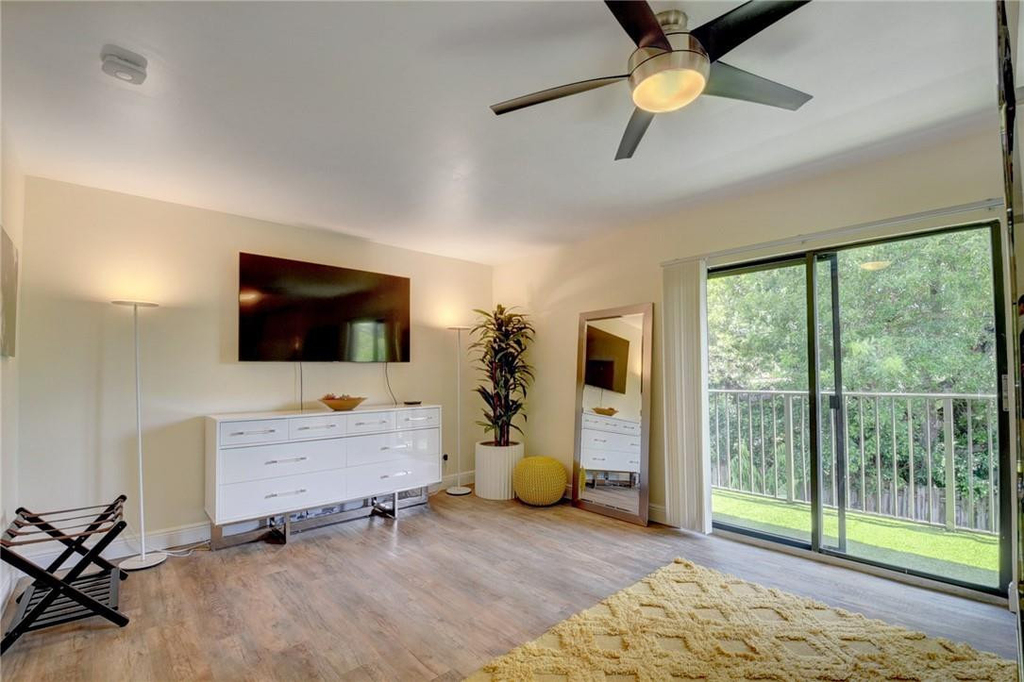 246 Avenue L - Photo 40