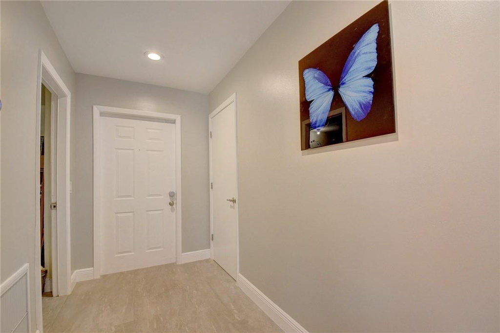 246 Avenue L - Photo 2