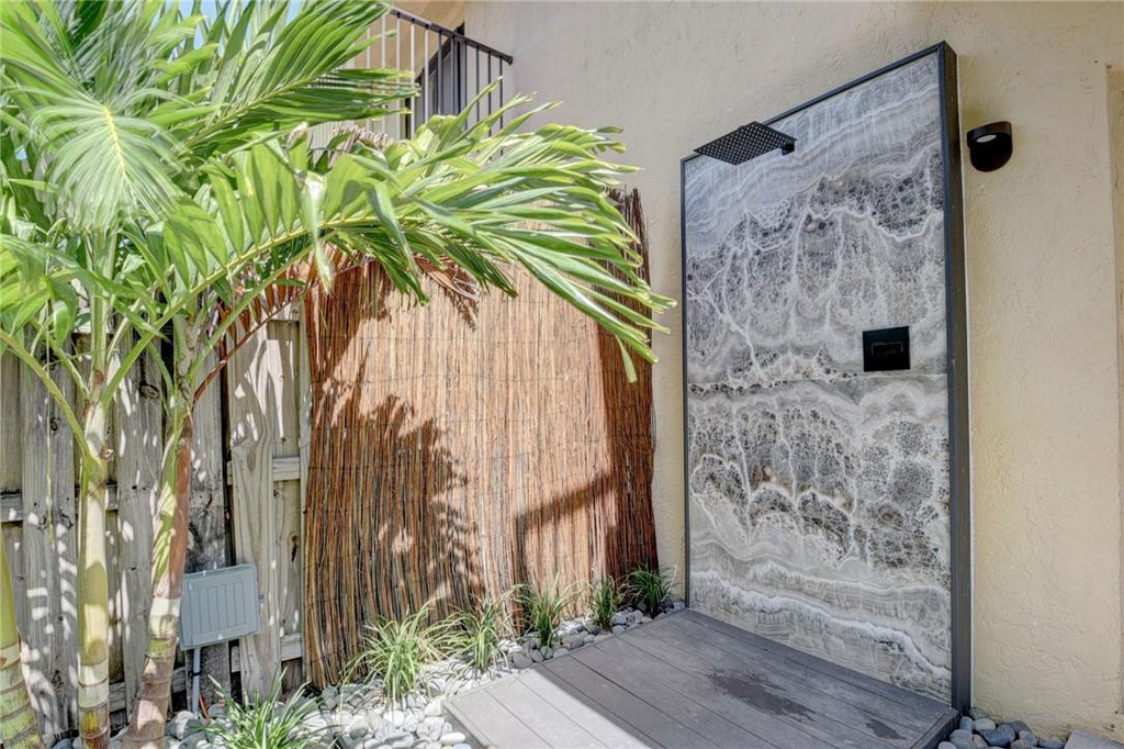 246 Avenue L - Photo 30