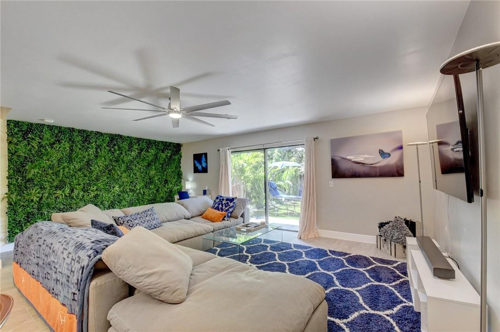 246 Avenue L - Photo 8
