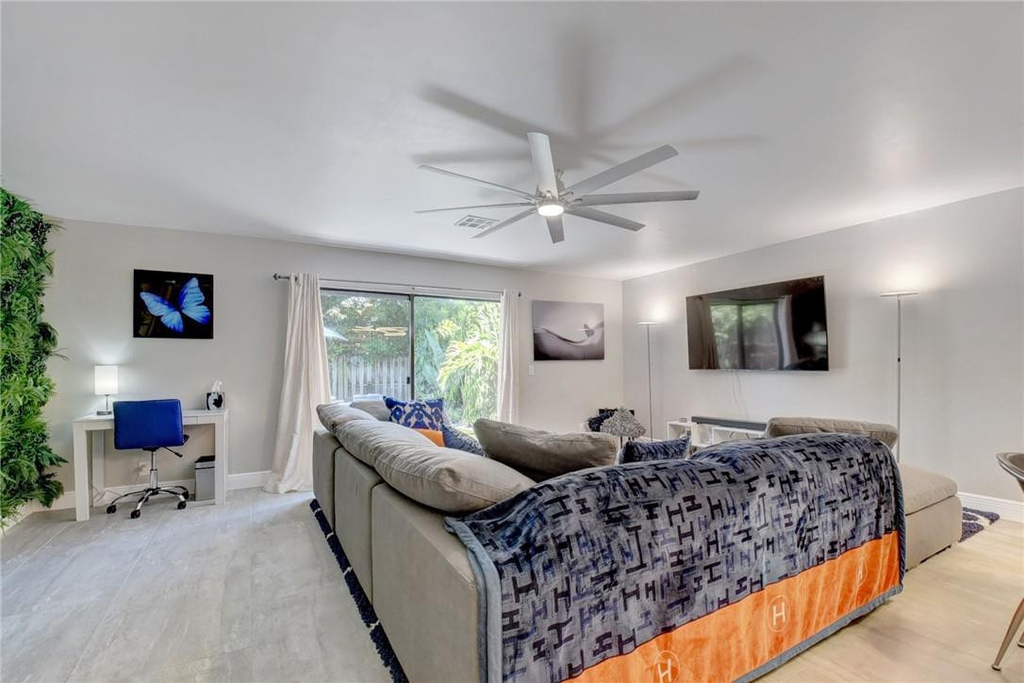 246 Avenue L - Photo 3