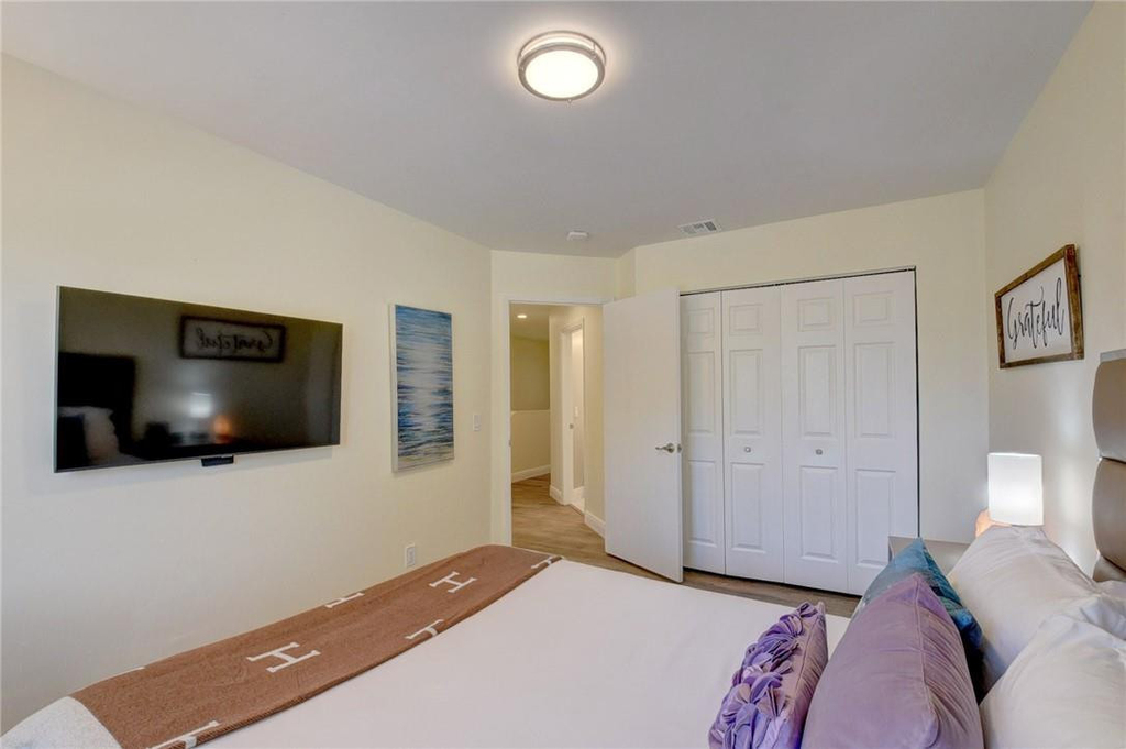246 Avenue L - Photo 57