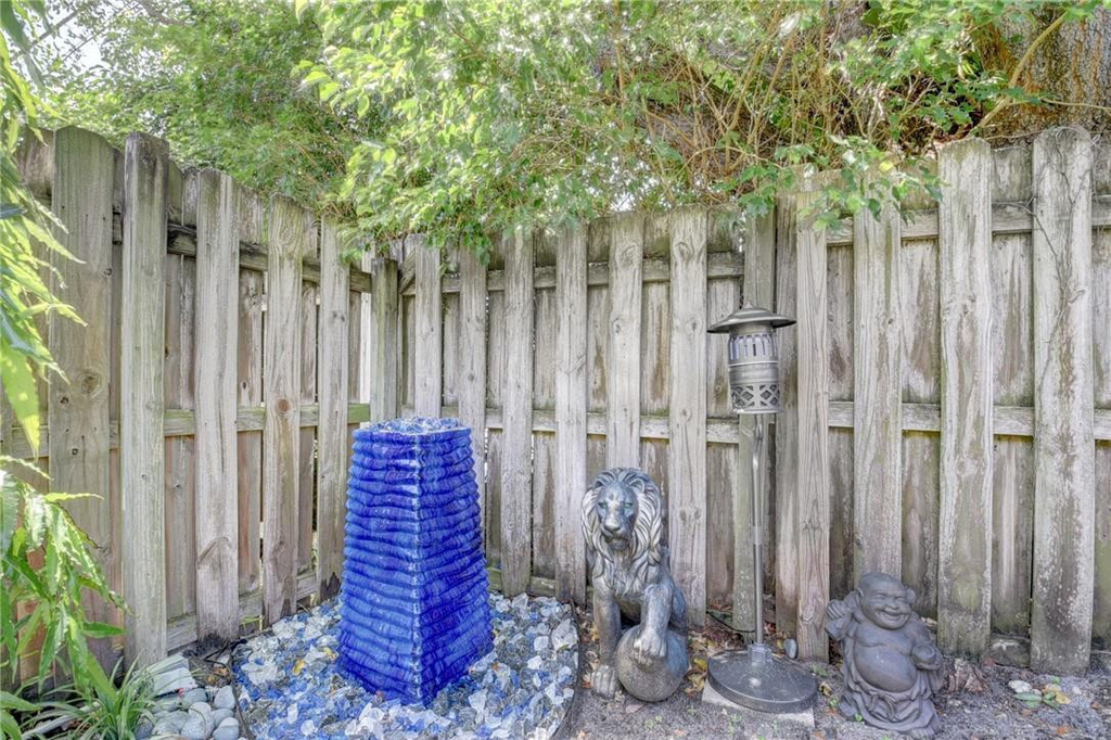 246 Avenue L - Photo 29