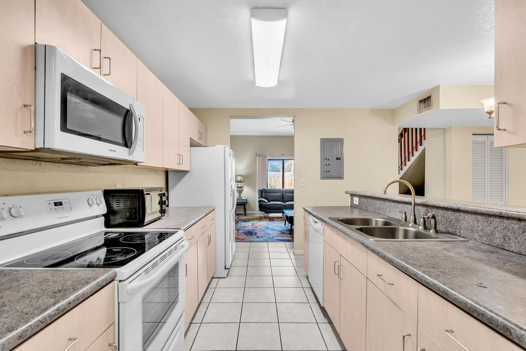 10240 Nw 33rd Place - Photo 14