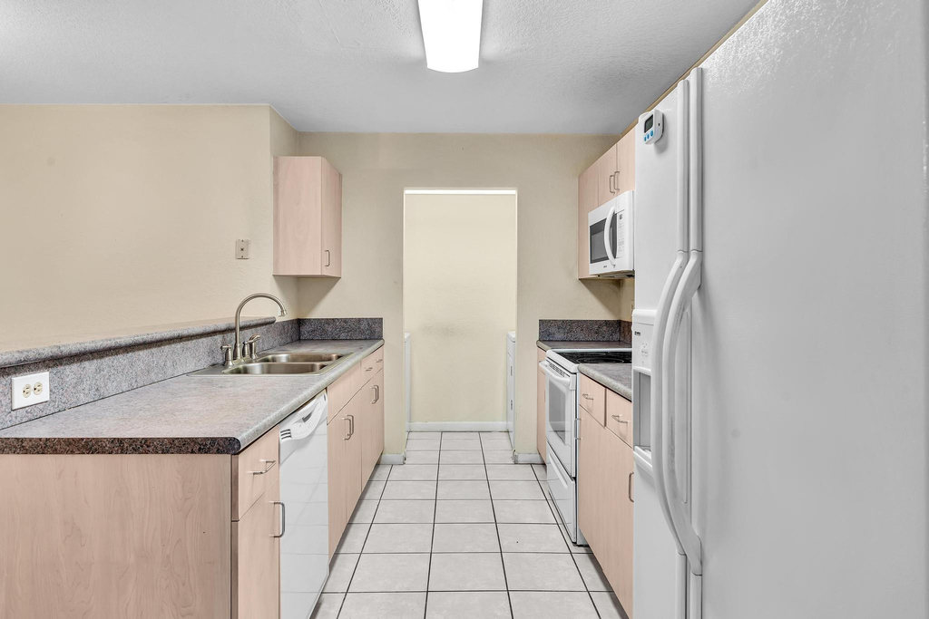10240 Nw 33rd Place - Photo 9