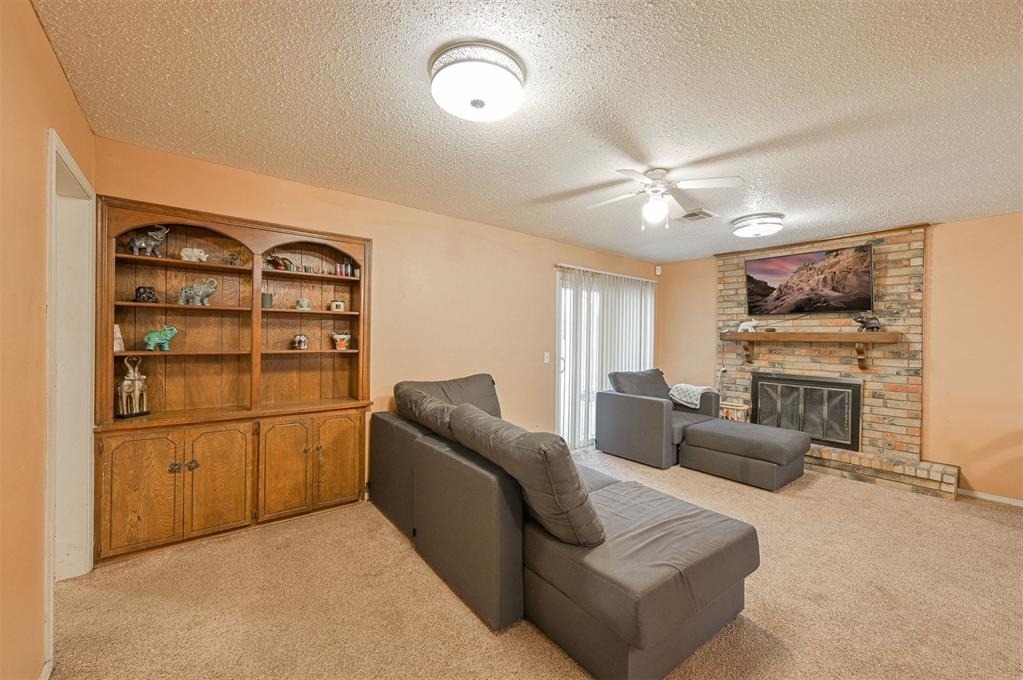 1621 Kavel Drive - Photo 3