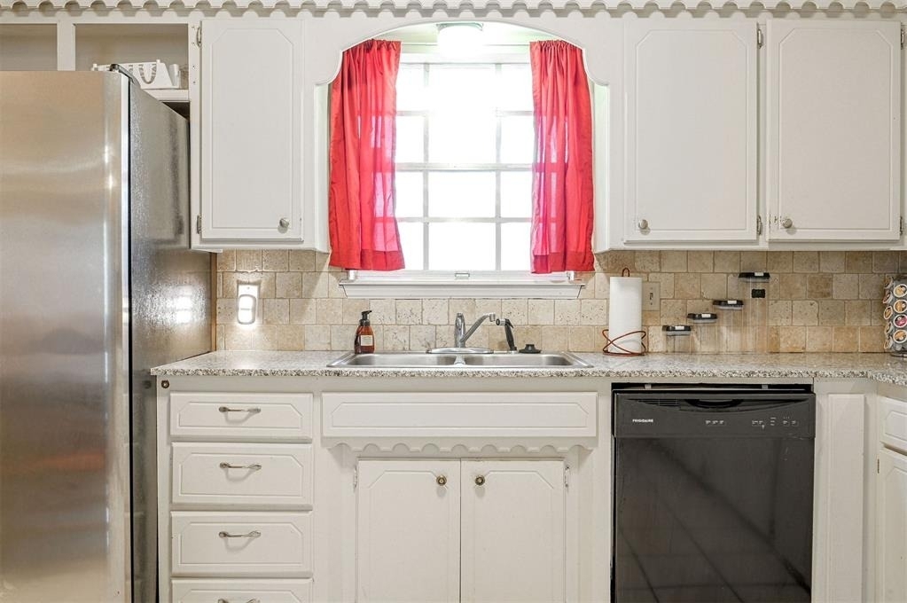 1621 Kavel Drive - Photo 8