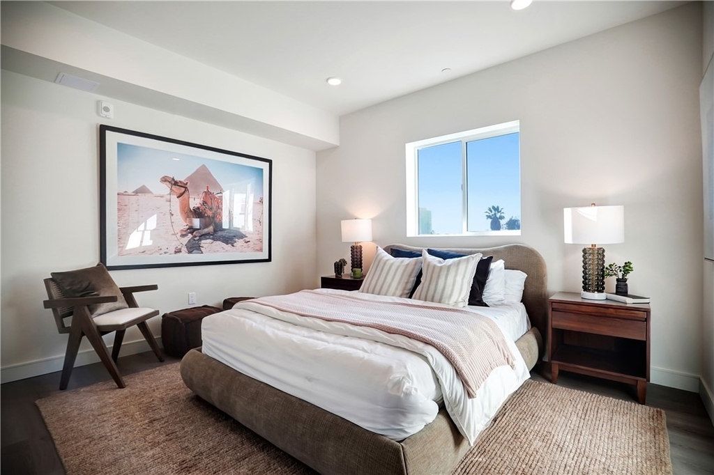 5717 Carlton Way - Photo 2