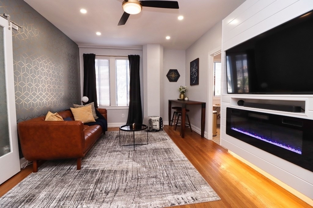 315 W 3rd - Photo 2