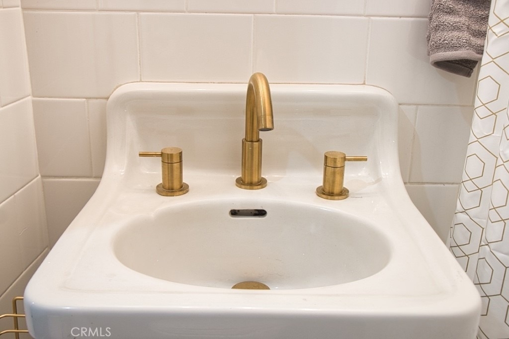 315 W 3rd - Photo 13