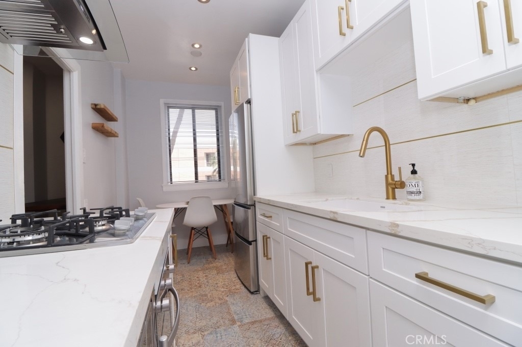 315 W 3rd - Photo 18