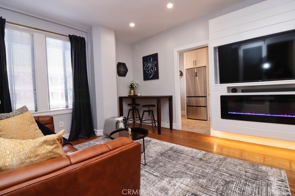315 W 3rd - Photo 3
