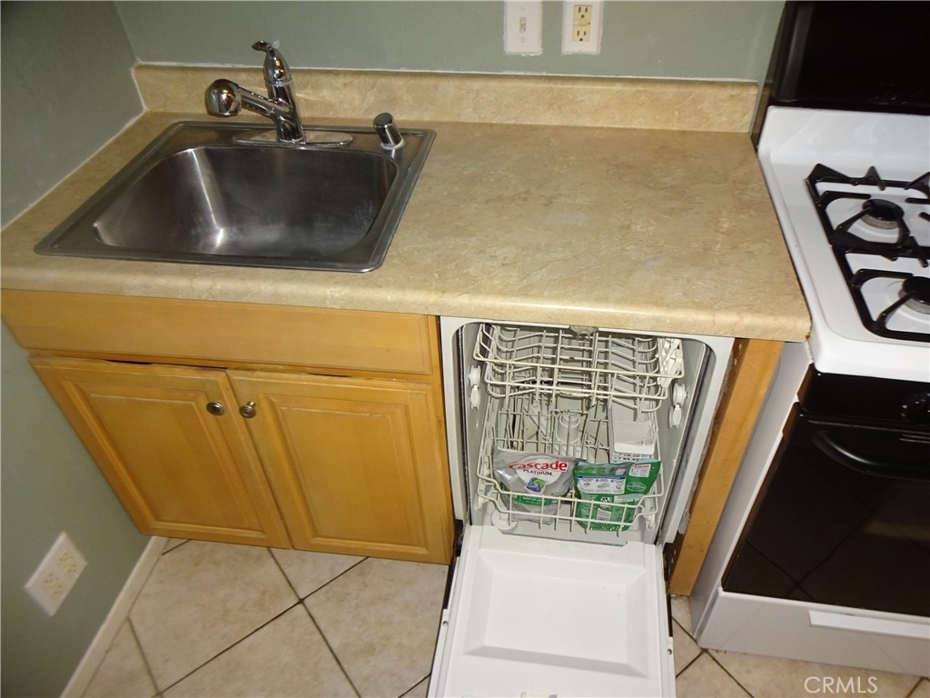 1220 Belmont Avenue - Photo 7