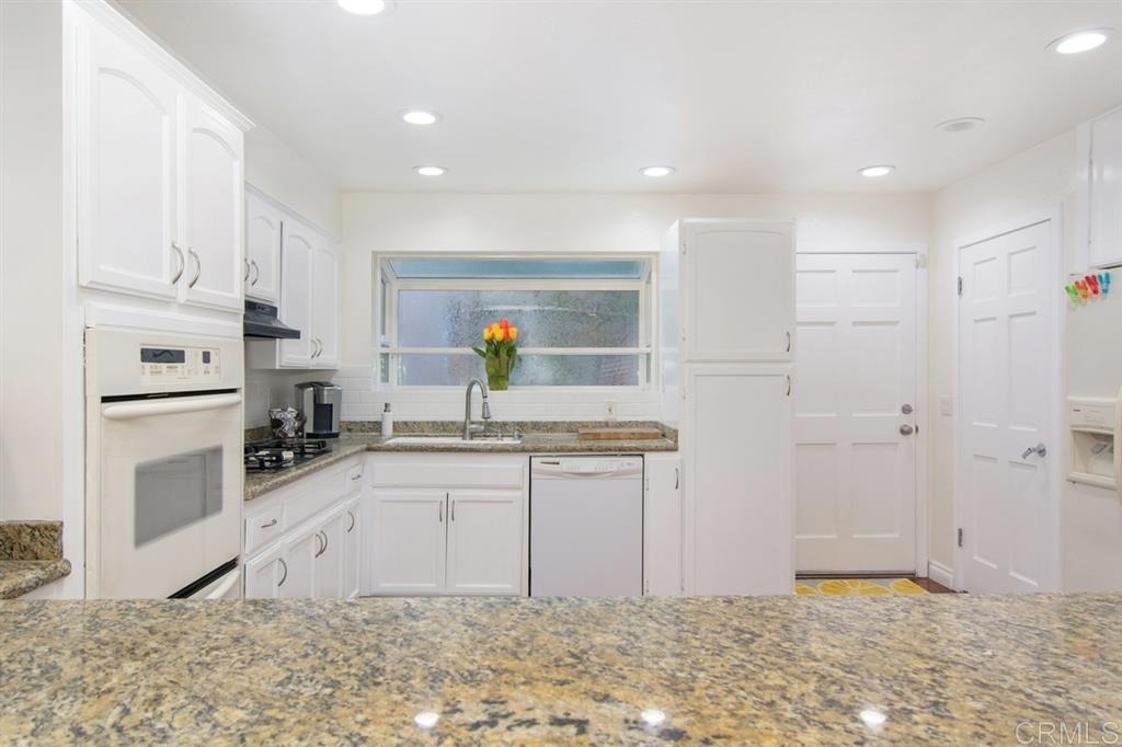 942 D Avenue - Photo 12