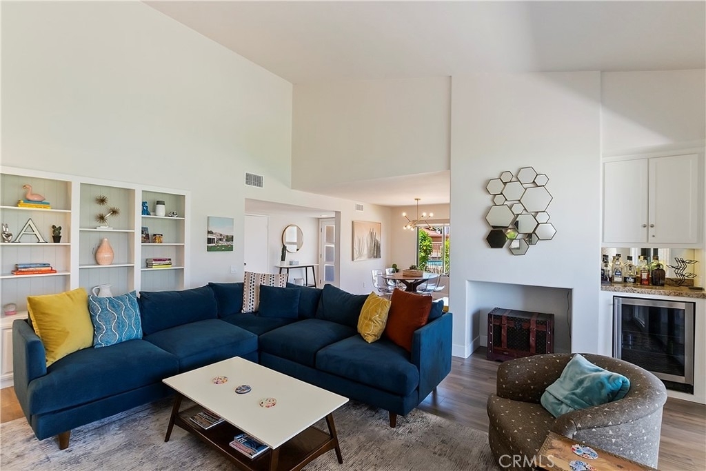 8 Valencia Drive - Photo 2