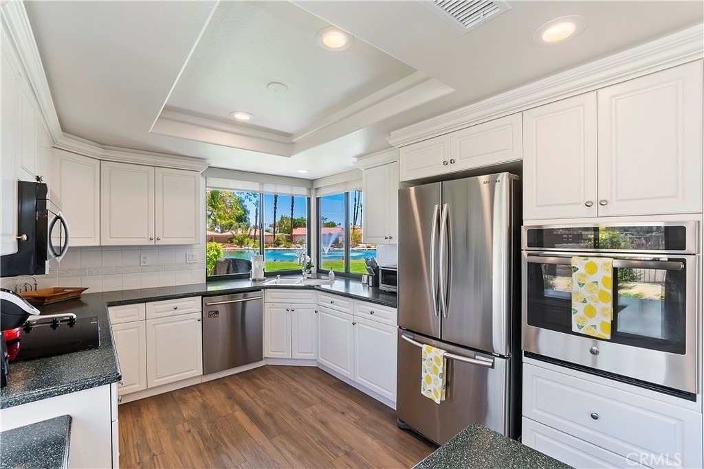 8 Valencia Drive - Photo 9