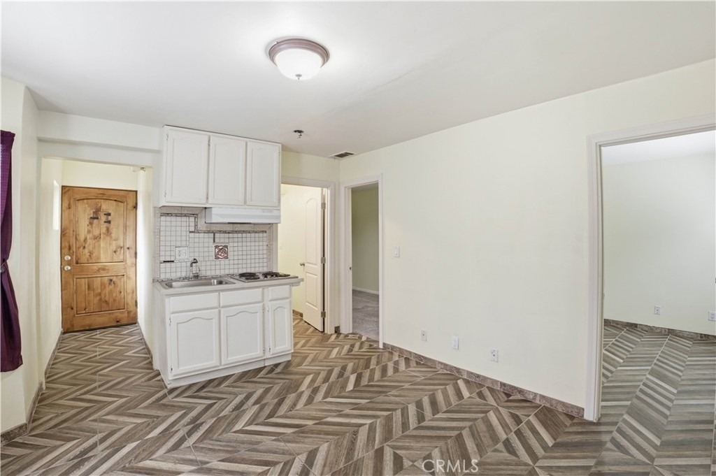 1581 Chanticleer - Photo 1