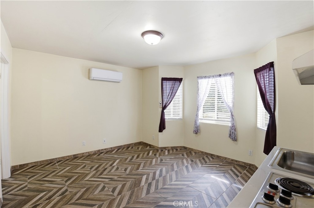 1581 Chanticleer - Photo 2