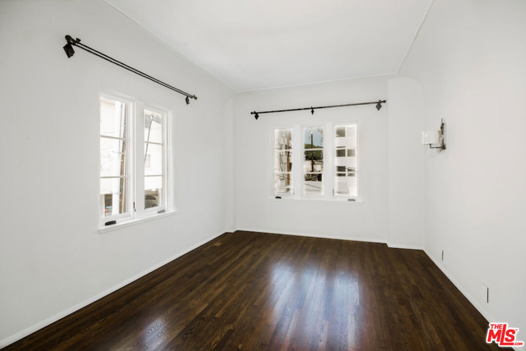 1302 N Sweetzer Avenue - Photo 6