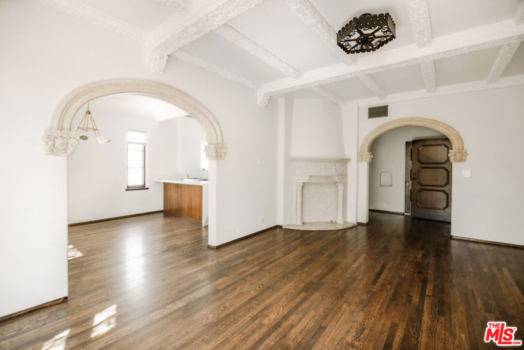 1302 N Sweetzer Avenue - Photo 4