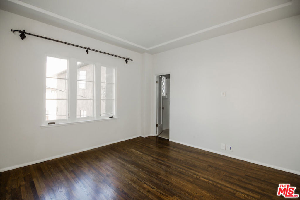 1302 N Sweetzer Avenue - Photo 8