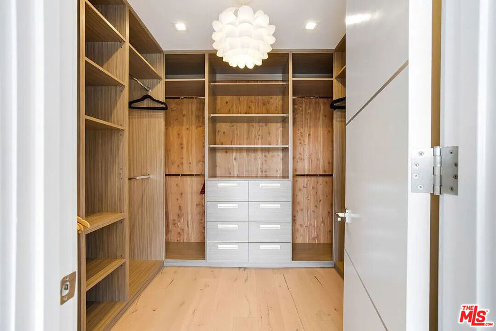 8401 Wyndham Road - Photo 9
