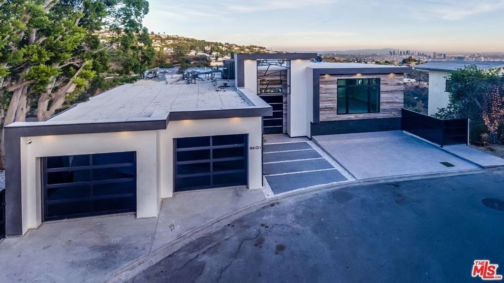 8401 Wyndham Road - Photo 18