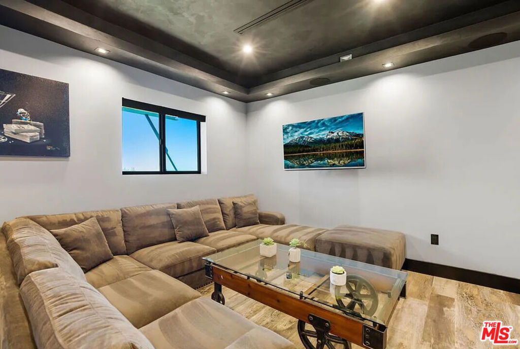 8401 Wyndham Road - Photo 28