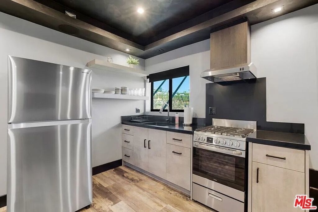 8401 Wyndham Road - Photo 15