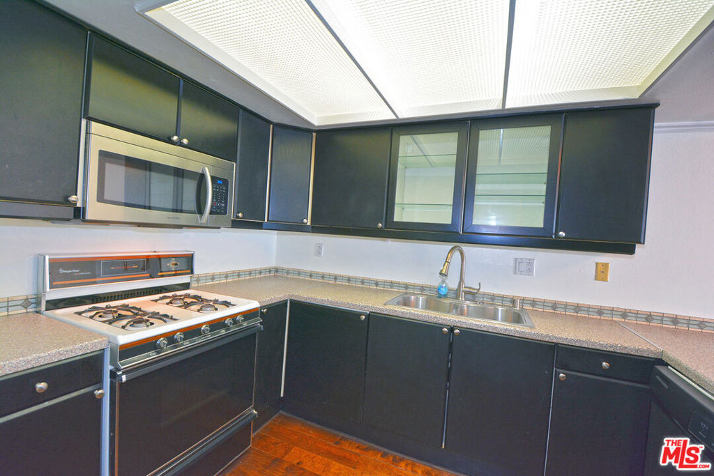 618 N Howard Street - Photo 11