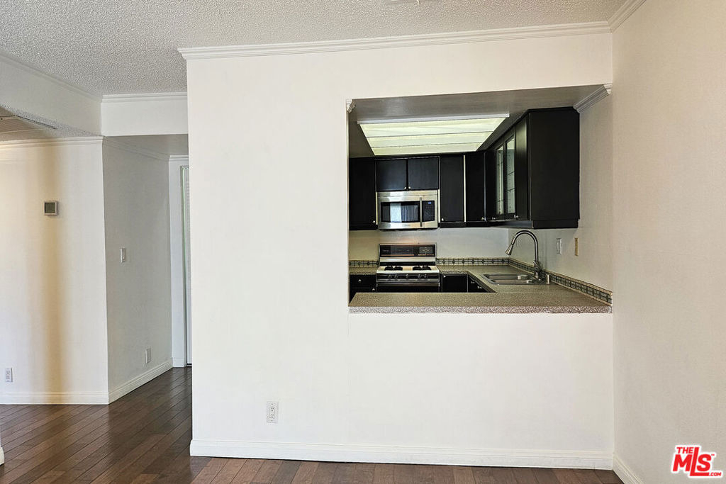 618 N Howard Street - Photo 2