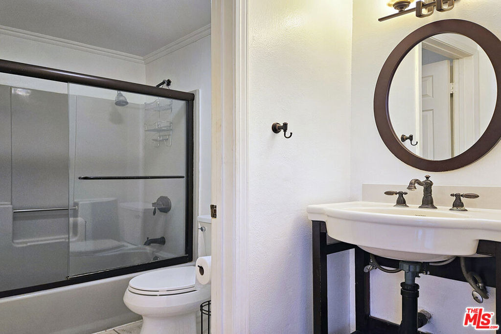 618 N Howard Street - Photo 9