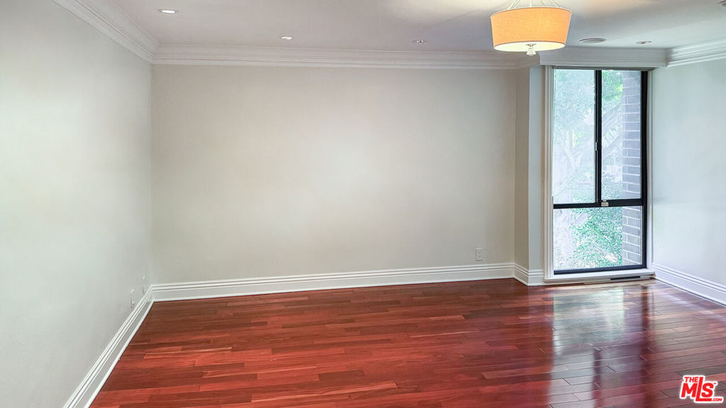 9323 Burton Way - Photo 9