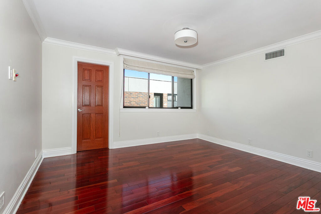 9323 Burton Way - Photo 12